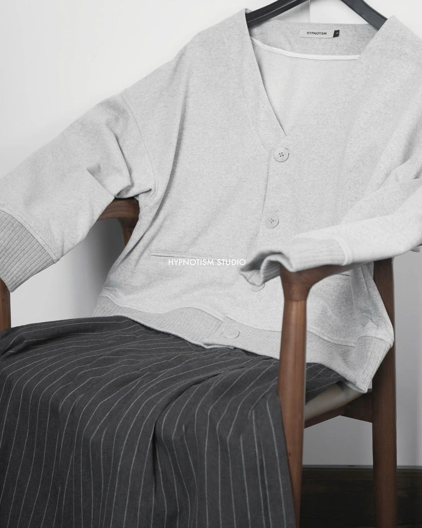 [HYPNOTISM] ROUTINE CARDIGAN