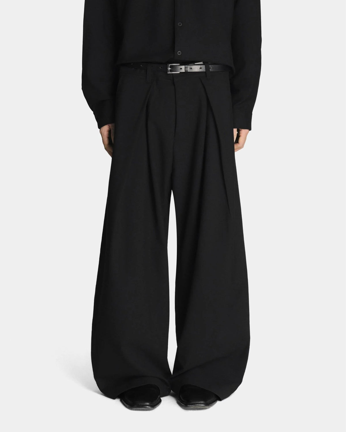 [MAHU] RELAXED PLEATED TROUSERS