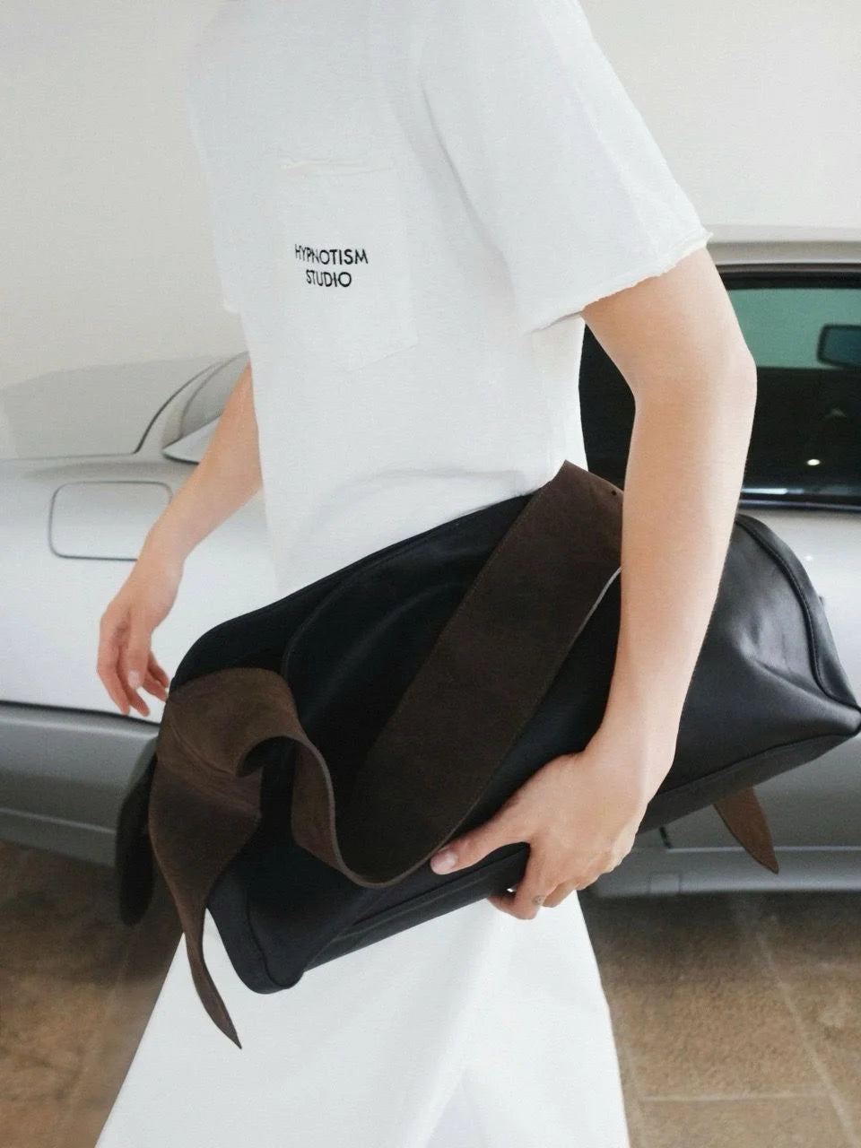 [HYPNOTSIM] LOOSEHOLD LEATHER BAG