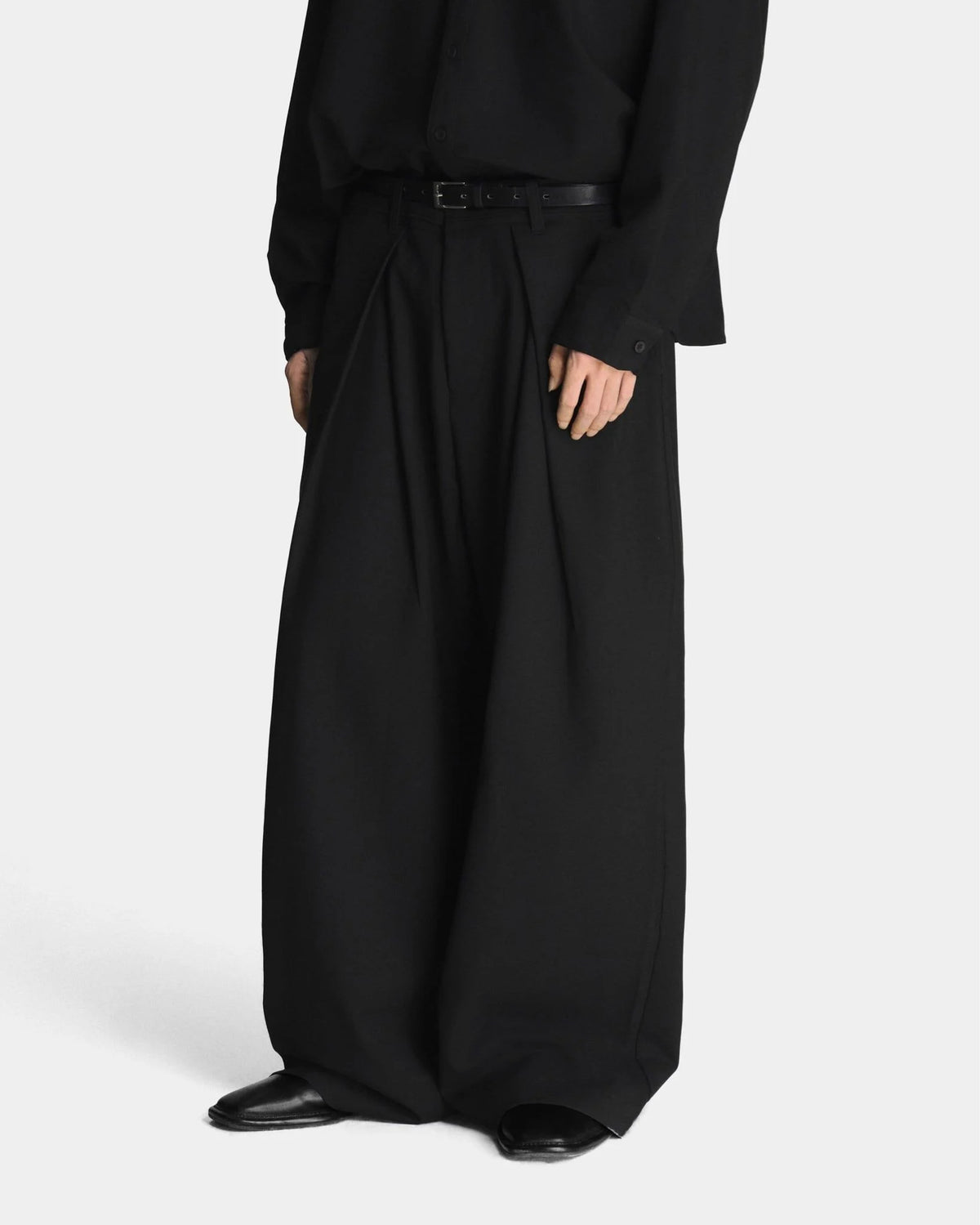 [MAHU] RELAXED PLEATED TROUSERS