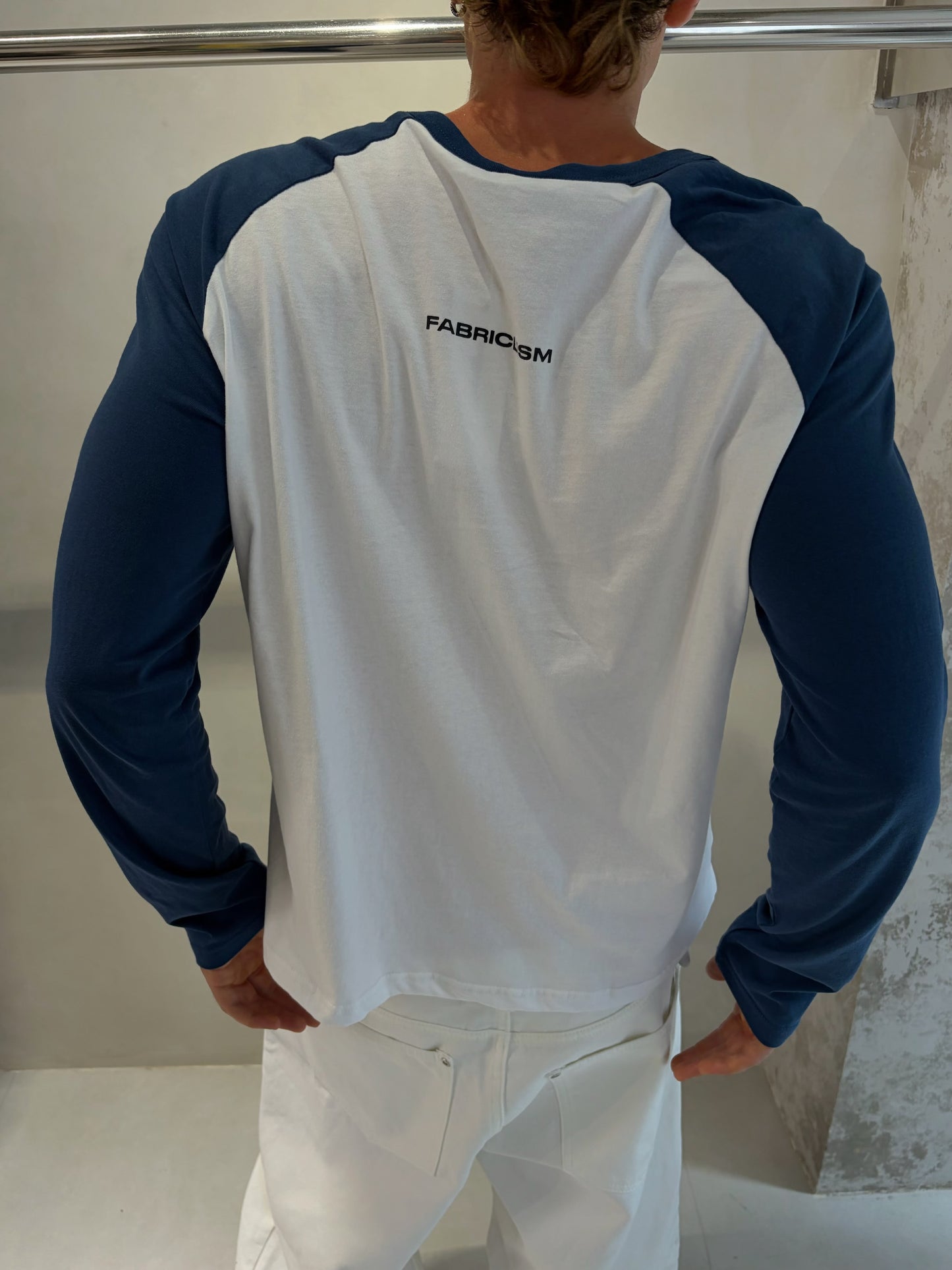 [FABRICLISM] RAGLAN LONGSLEEVE BUTTON TEE