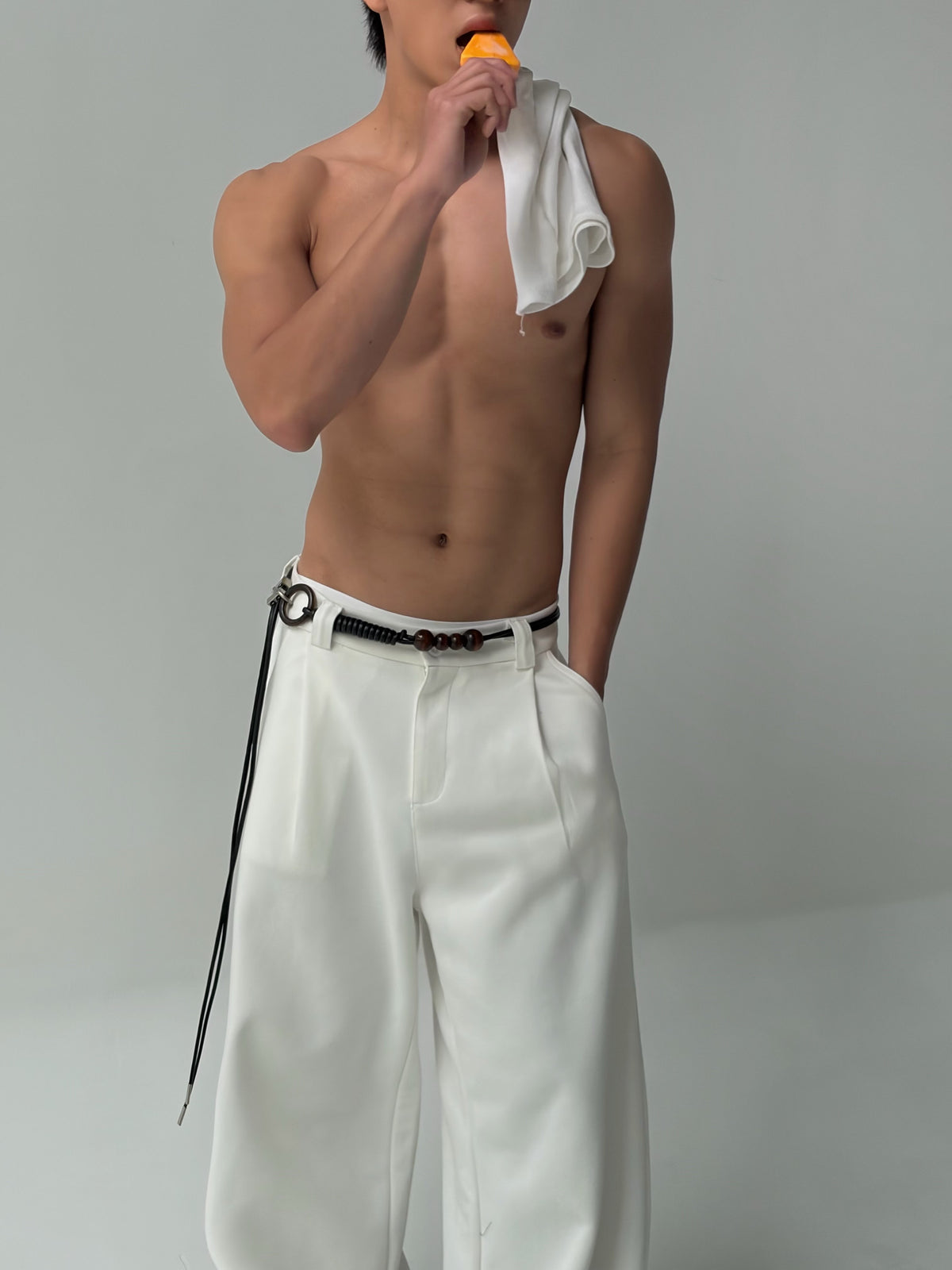 [FABRICLISM] WIDE LEG PLEATED SWEATPANTS