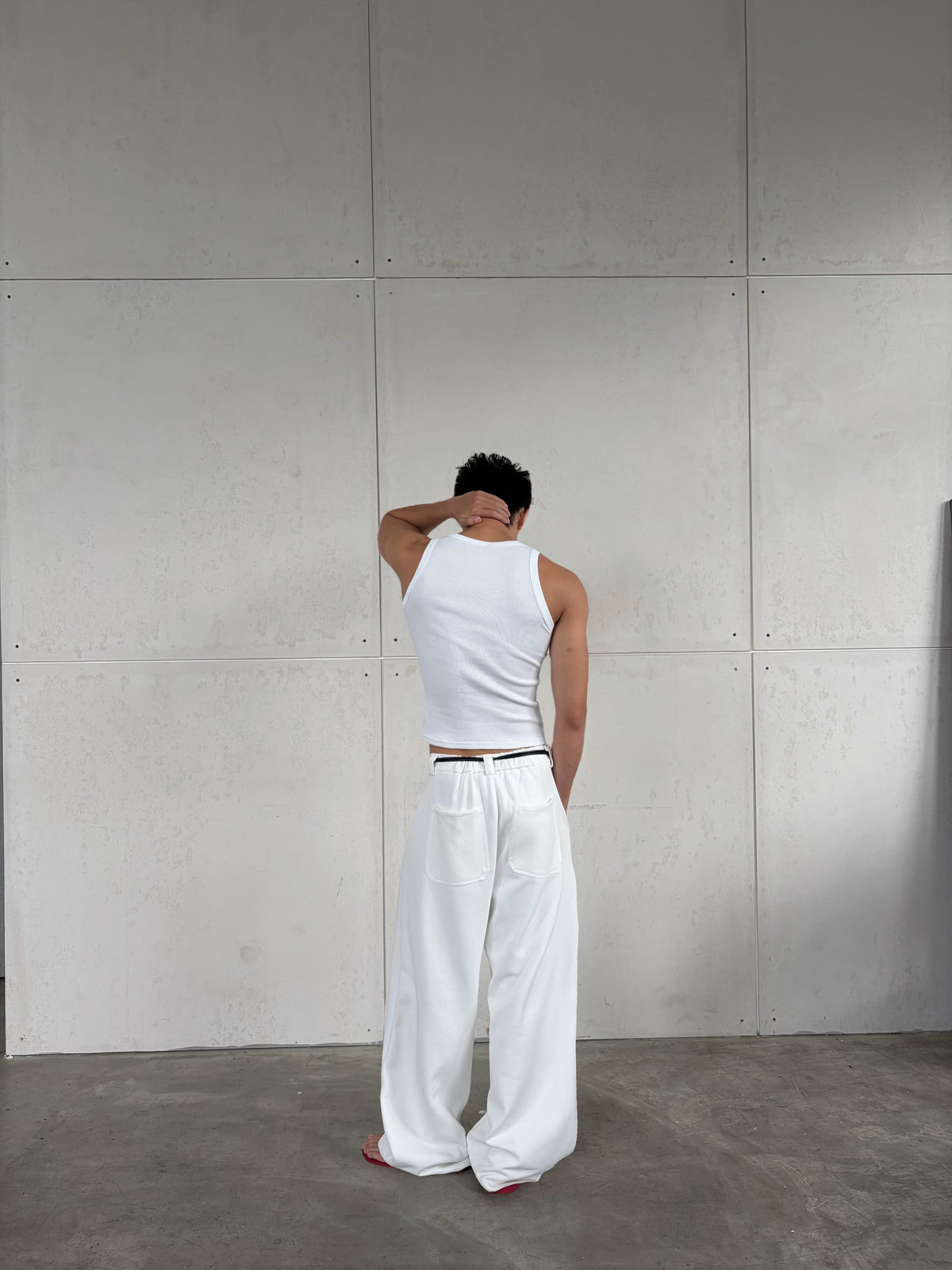 [FABRICLISM] WIDE LEG PLEATED SWEATPANTS