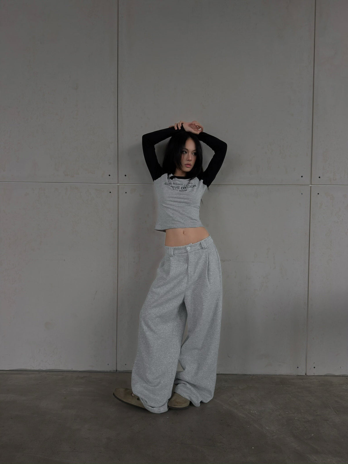[FABRICLISM] WIDE LEG PLEATED SWEATPANTS