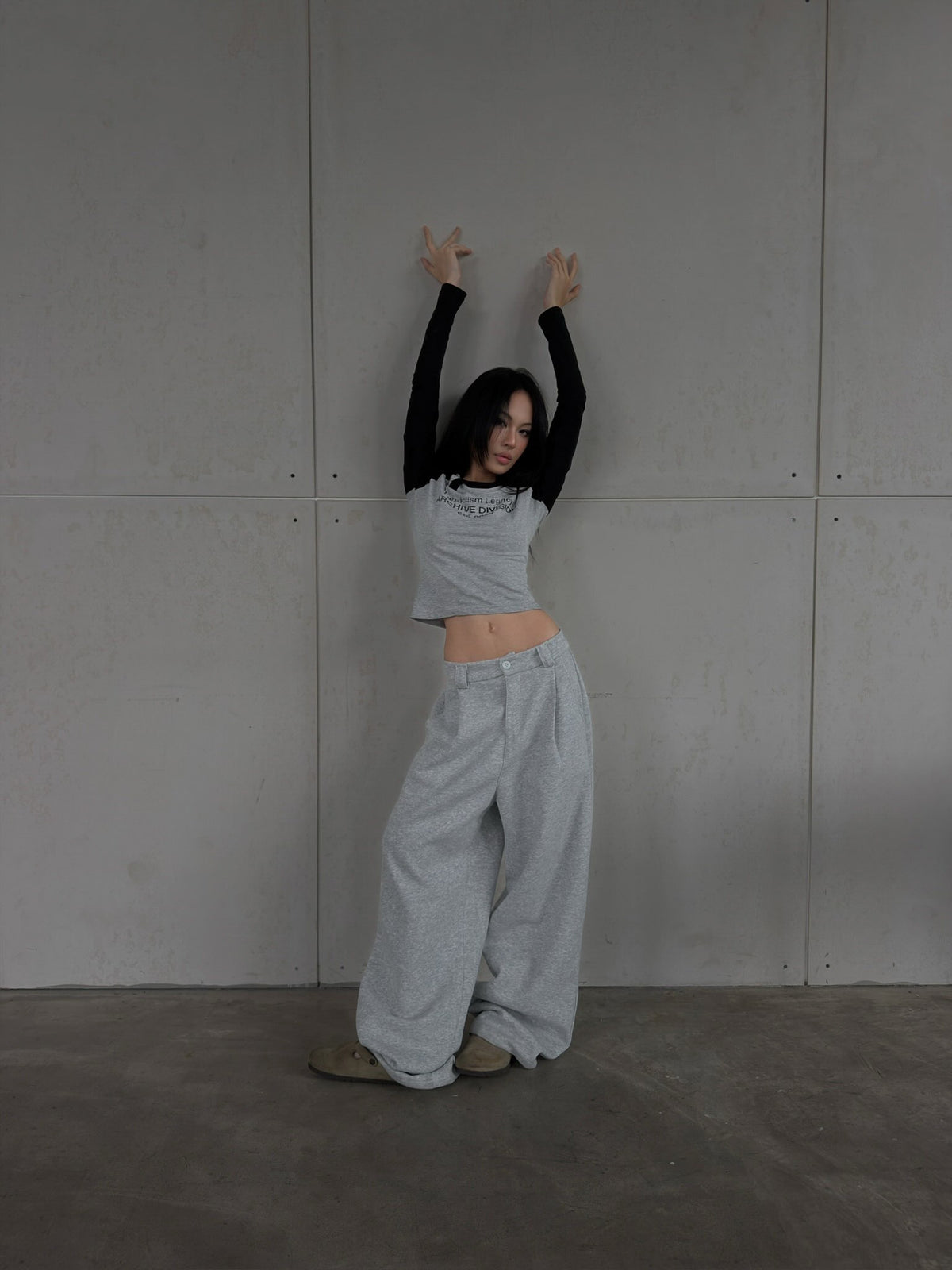 [FABRICLISM] WIDE LEG PLEATED SWEATPANTS