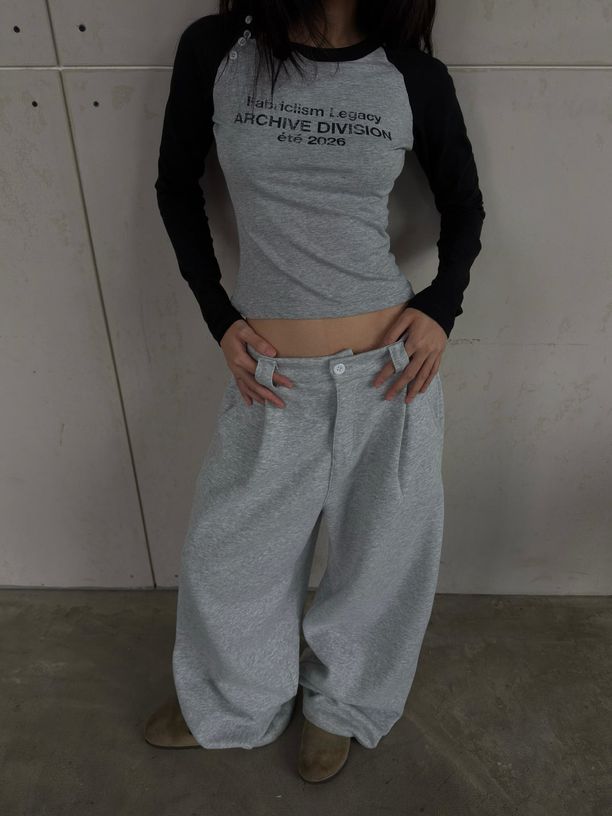 [FABRICLISM] WIDE LEG PLEATED SWEATPANTS