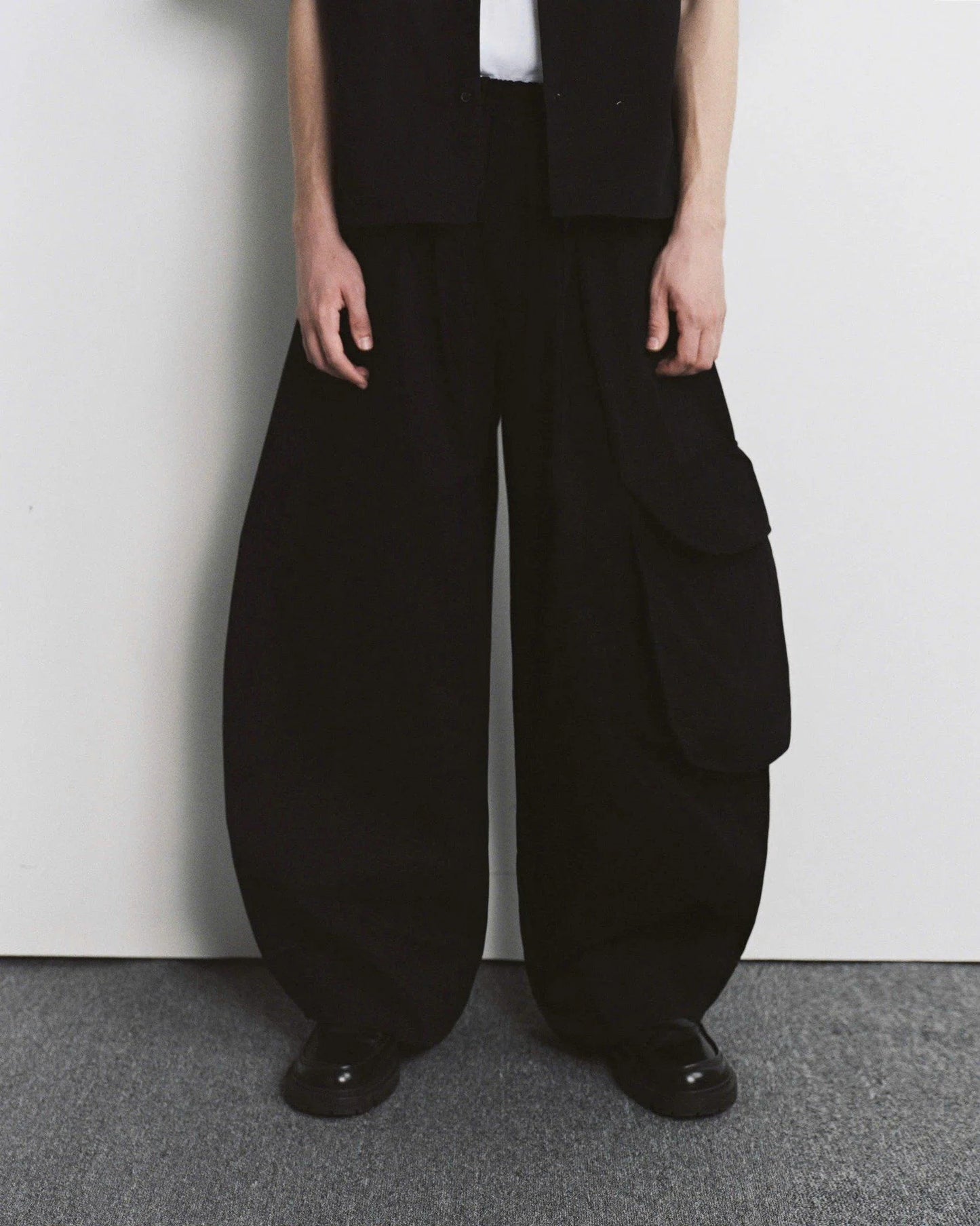 [HYPNOTISM] OVERSIZED POCKETS PANTS